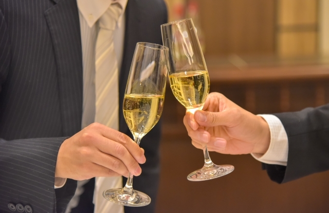 フルートグラスで乾杯